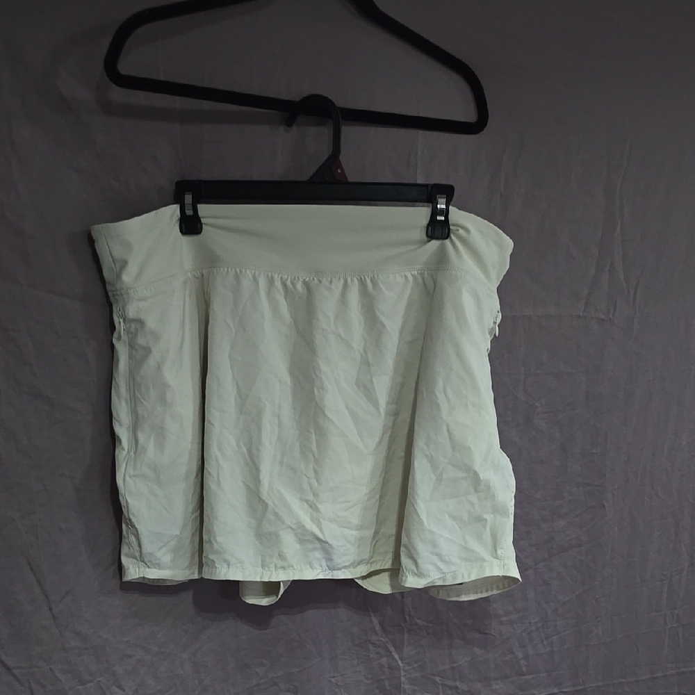 Cream Skort with Elastic Waistband and Relaxed Fit